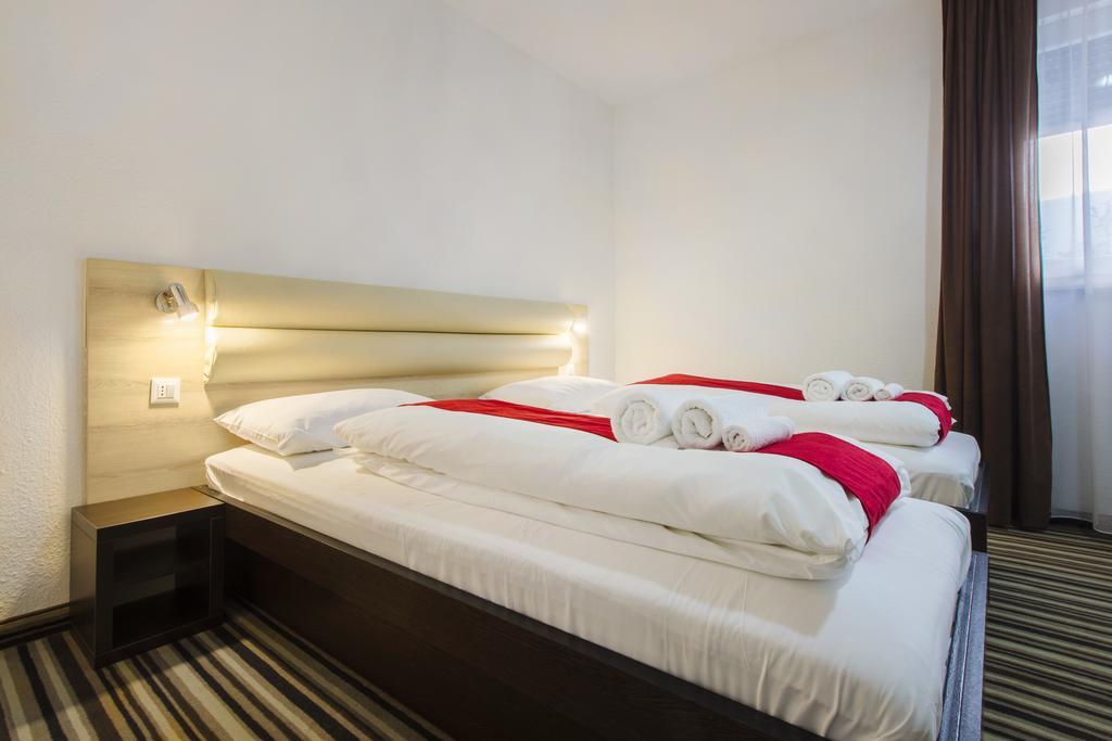 Parkcity Rooms シベニク エクステリア 写真
