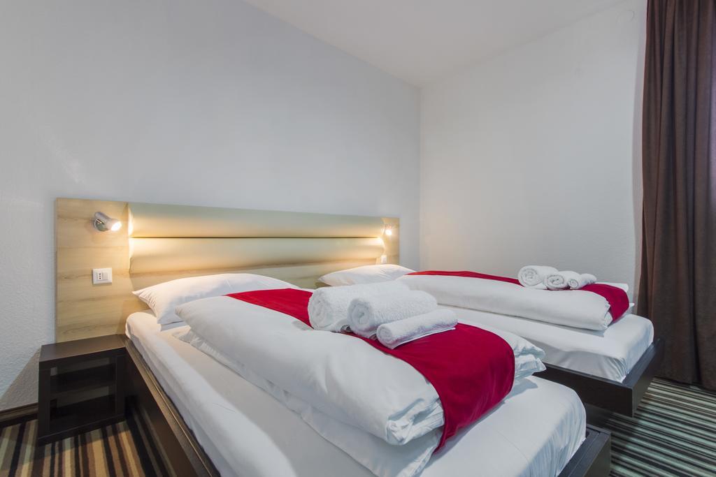 Parkcity Rooms シベニク エクステリア 写真