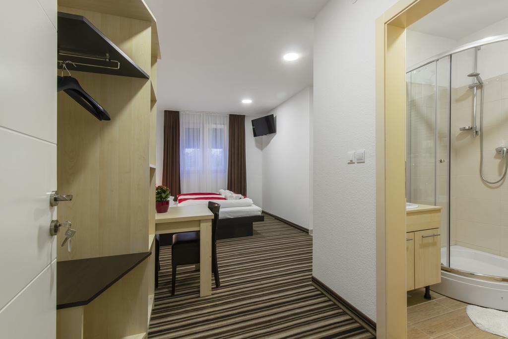 Parkcity Rooms シベニク エクステリア 写真