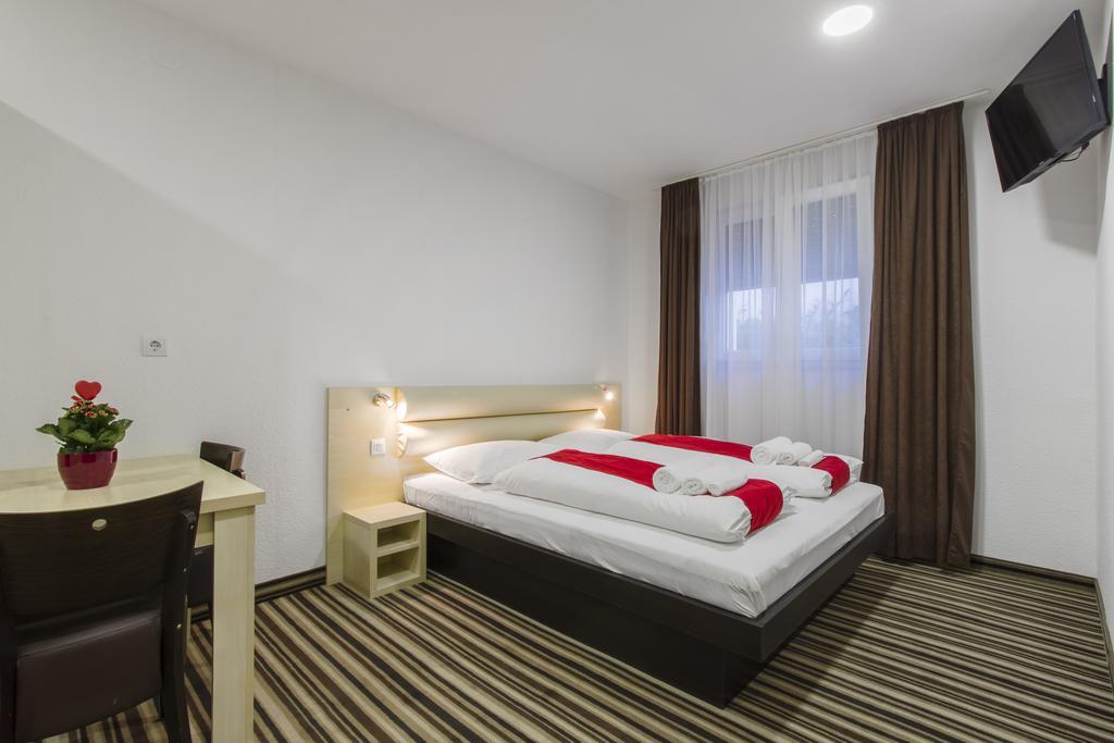 Parkcity Rooms シベニク エクステリア 写真