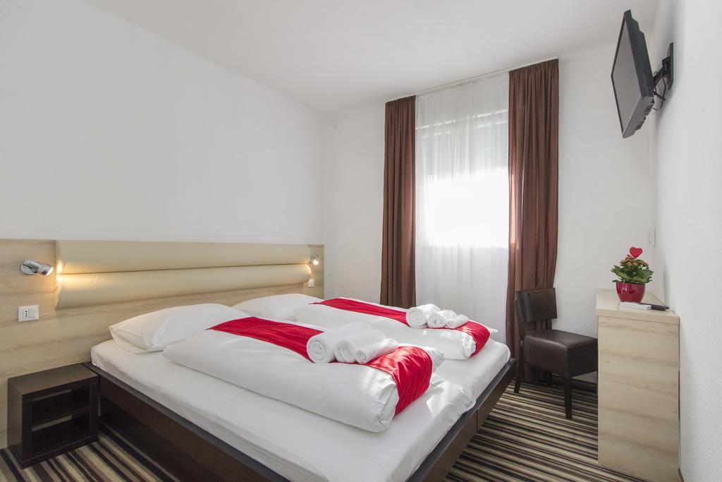 Parkcity Rooms シベニク エクステリア 写真