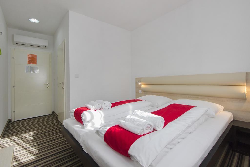 Parkcity Rooms シベニク エクステリア 写真