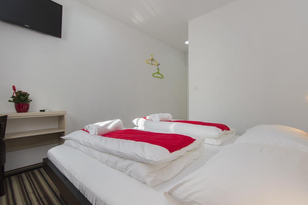 Parkcity Rooms シベニク エクステリア 写真