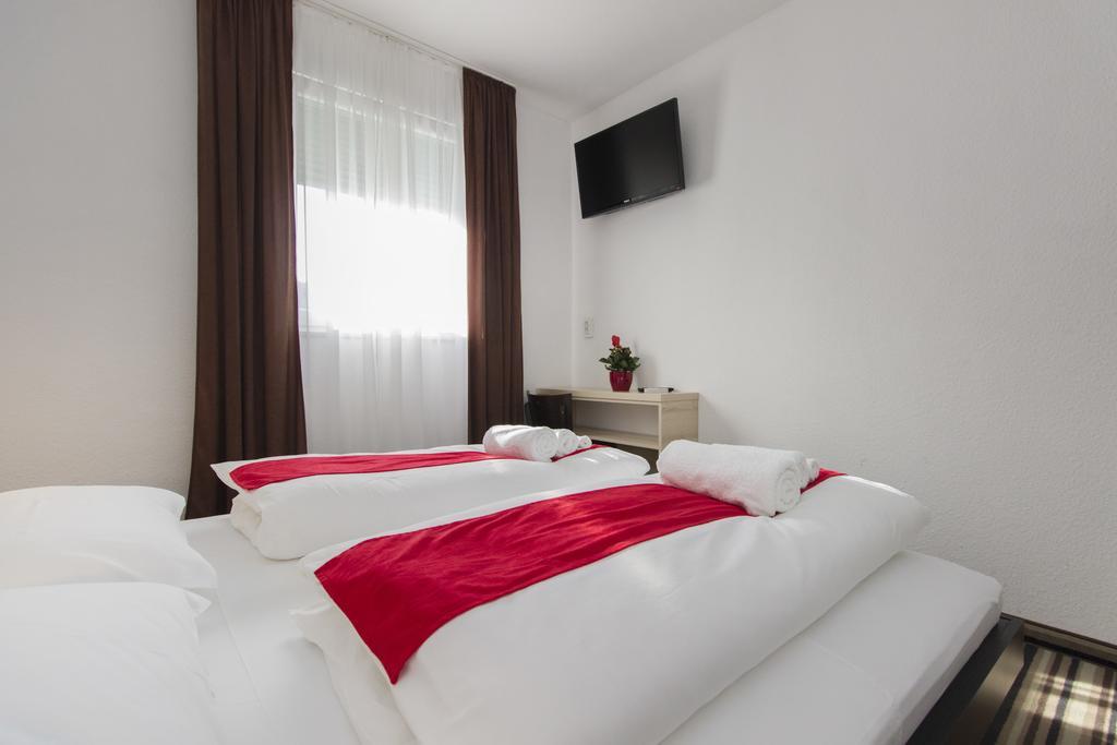 Parkcity Rooms シベニク エクステリア 写真