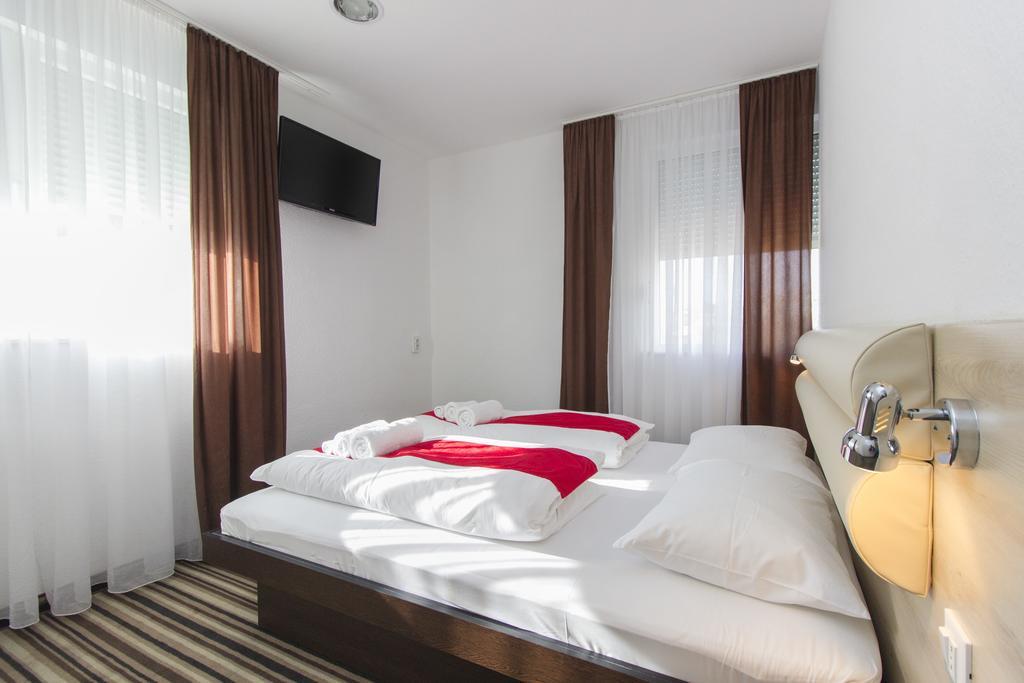 Parkcity Rooms シベニク エクステリア 写真