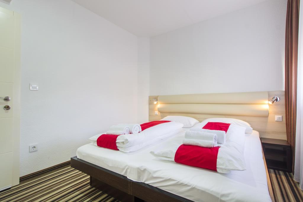 Parkcity Rooms シベニク エクステリア 写真