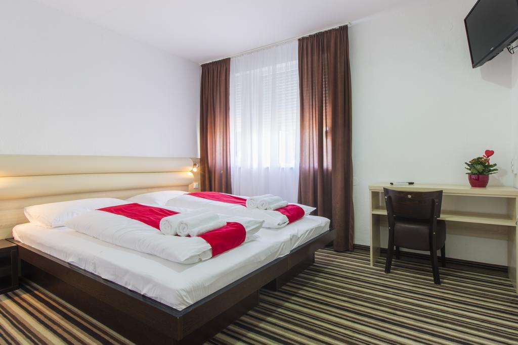 Parkcity Rooms シベニク エクステリア 写真