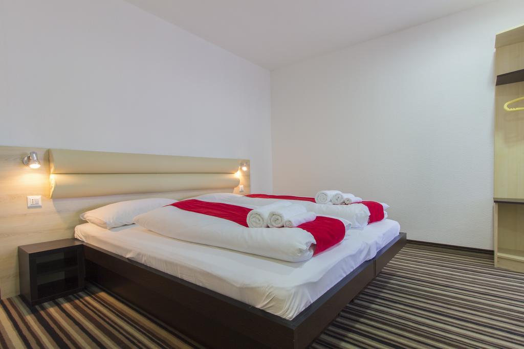 Parkcity Rooms シベニク エクステリア 写真